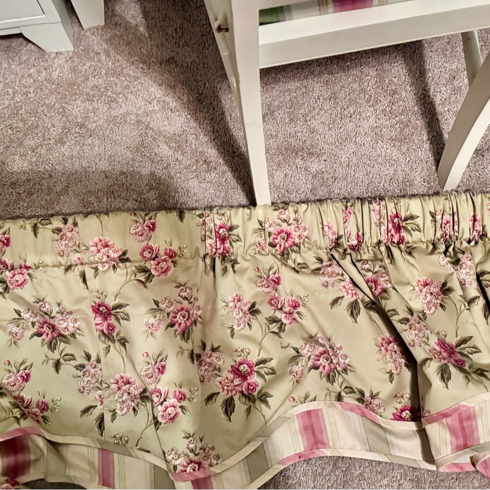 Floral vintage Waverly pattern Curtain Valance